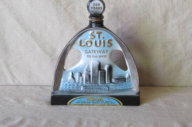 lot 10 image: St. Louis Bicentennial Jim Beam Decanter 1967