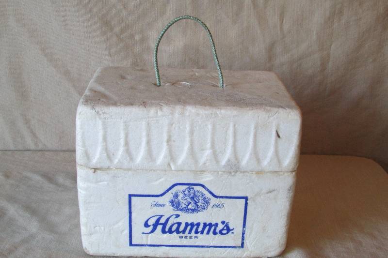 lot 15 image: Vintage Hamms Beer Styrofoam 6 pack cooler