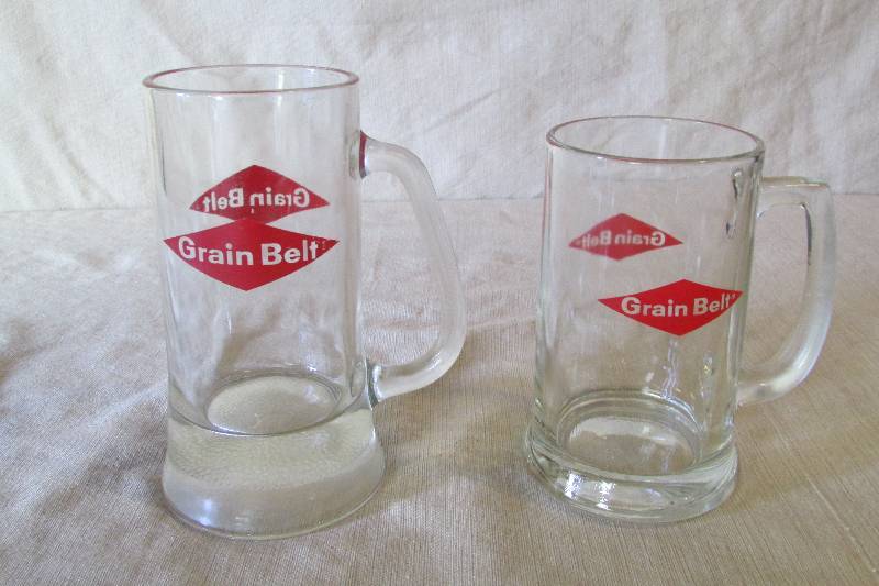 lot 21 image: Grain Belt Mugs