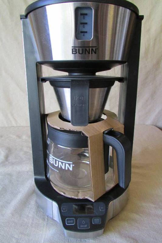 lot 27 image: Bunn 8 Cup Phase Brew Coffee Maker