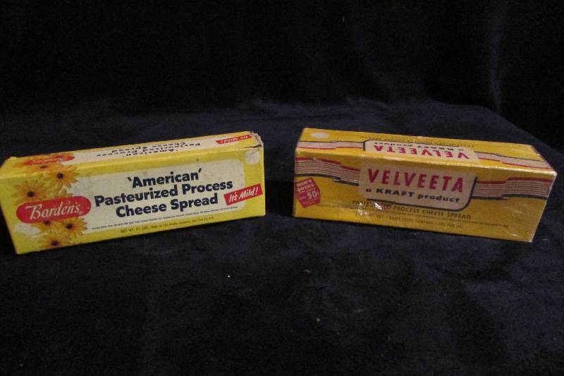 lot 46 image: Vintage Cheese Boxes