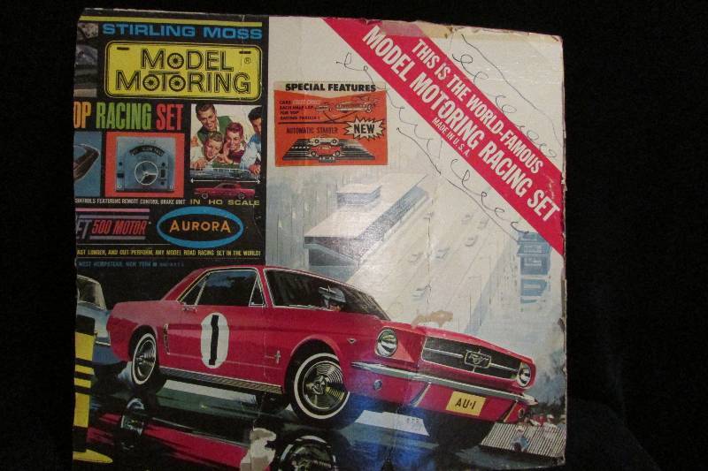 lot 57 image: Aurora Slot Car Racing Set