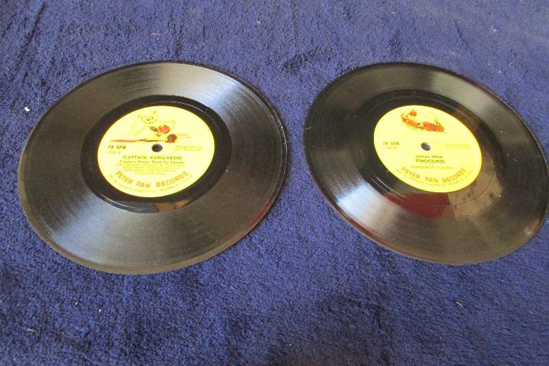 lot 70 image: 2 - Childrens Vintage 78s