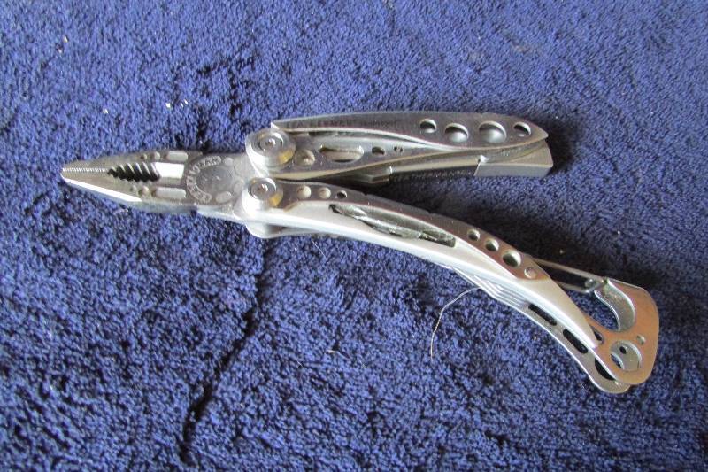 lot 77 image: Leatherman Skeletool