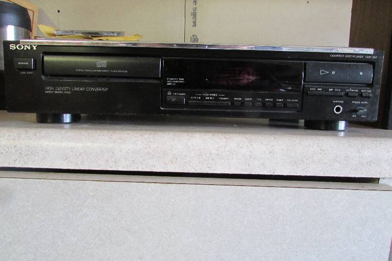 lot 79 image: CD Player Sony CDP-298