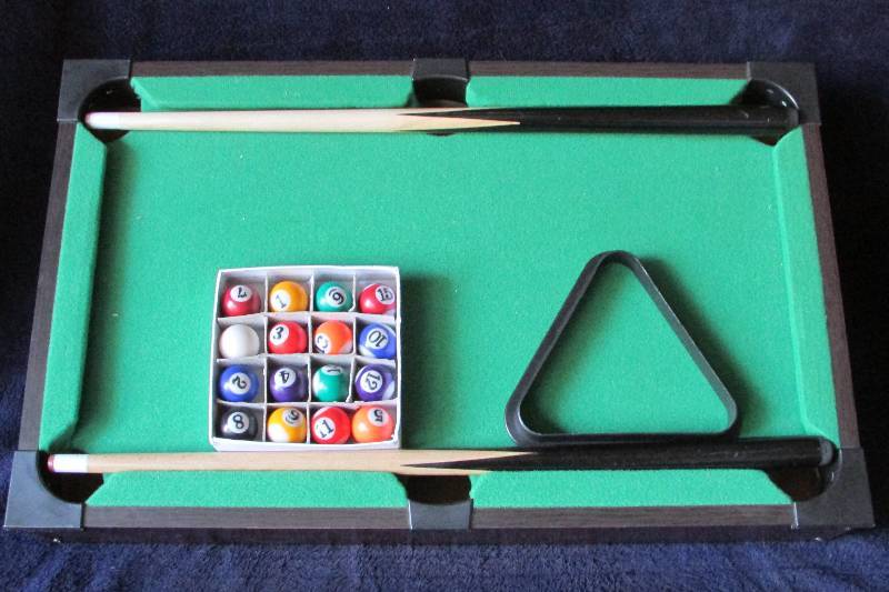 lot 102 image: Tabletop Billiards