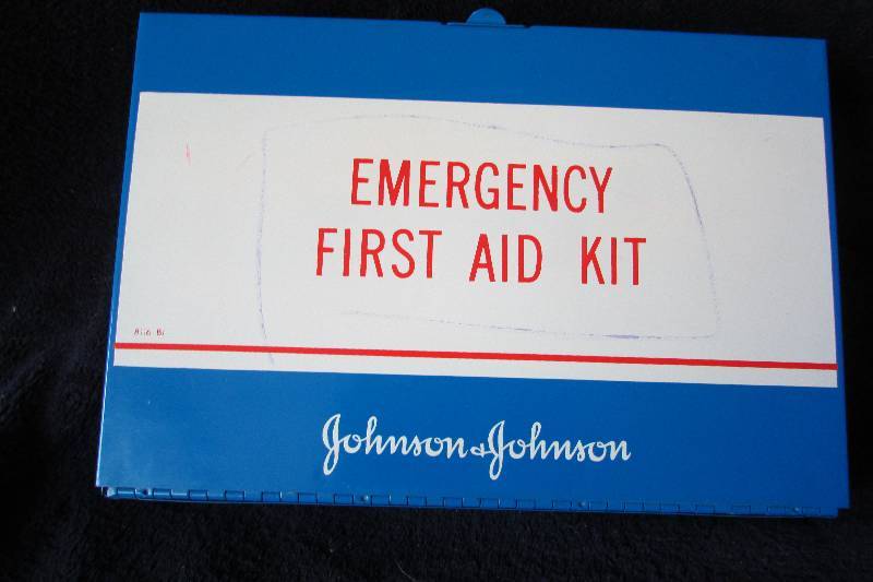 lot 121 image: First Aid Kit