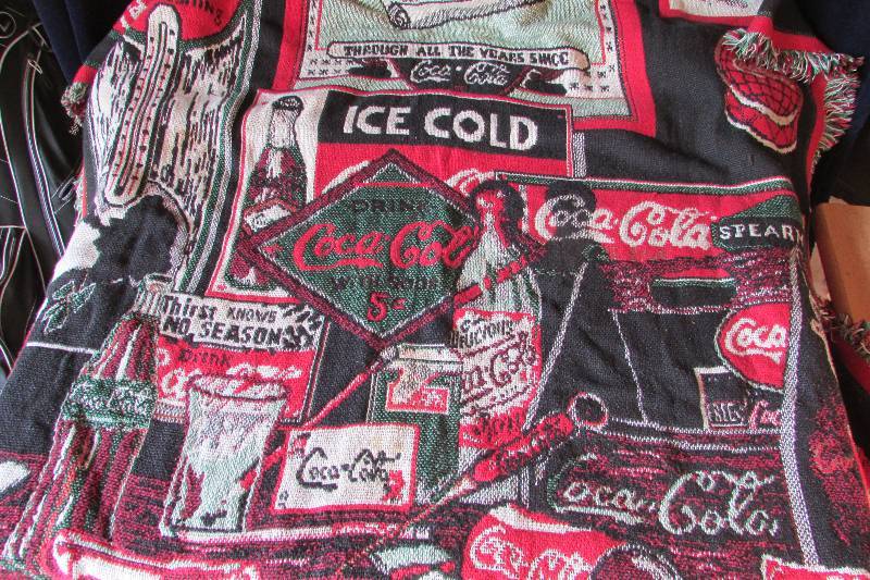 lot 125 image: Coca-Cola Throw Blanket