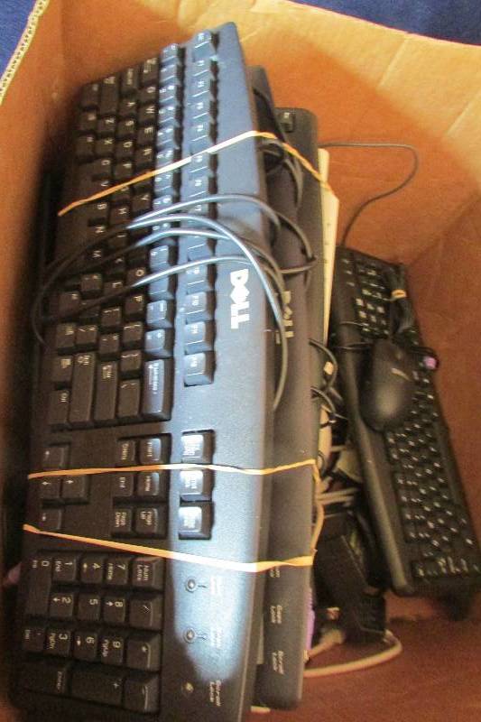 lot 134 image: Lot of Computer parts