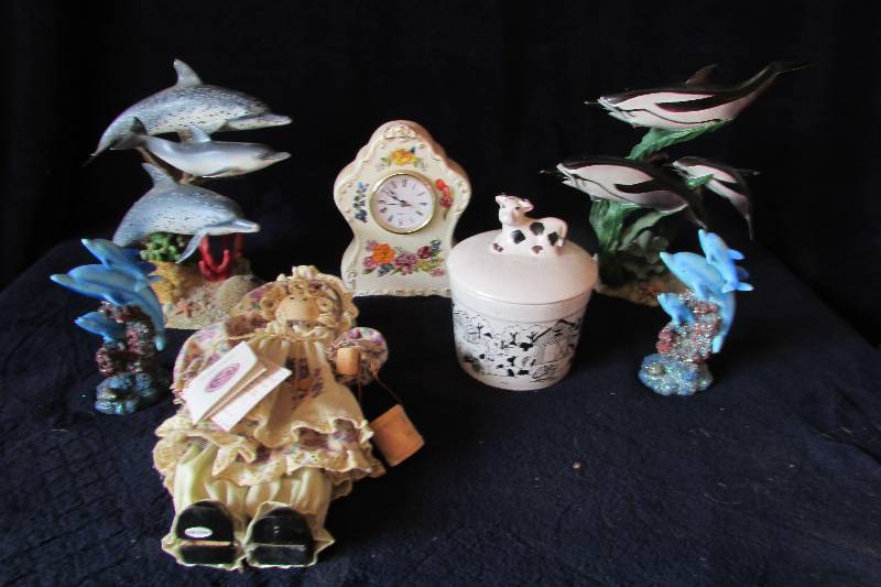lot 135 image: Knick-Knacks