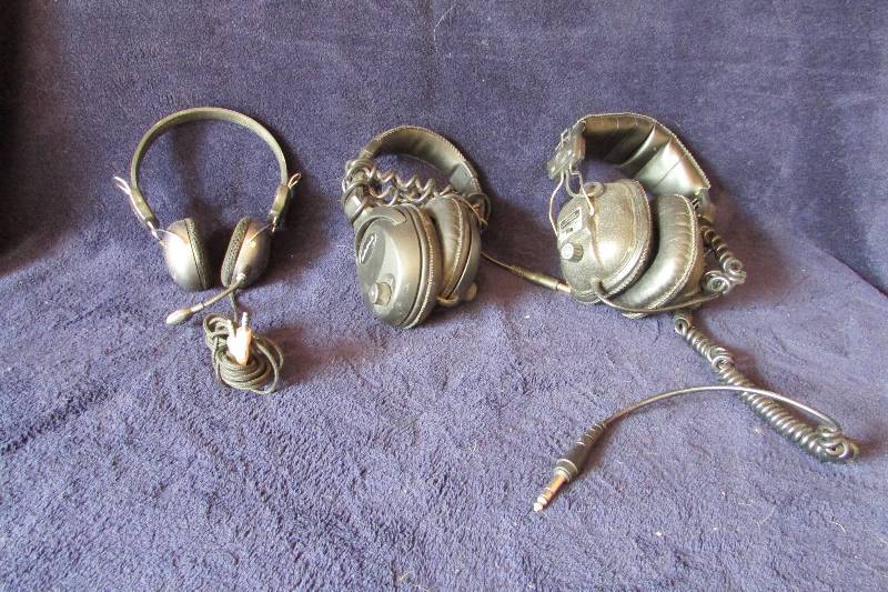 lot 140 image: Headphones
