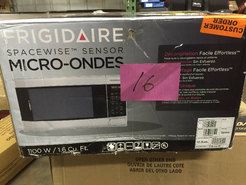 lot 16 image: Frigidaire Spacewise Sensor Microwave Looks New Tested Works well 1100 W1.6 Cu Ft