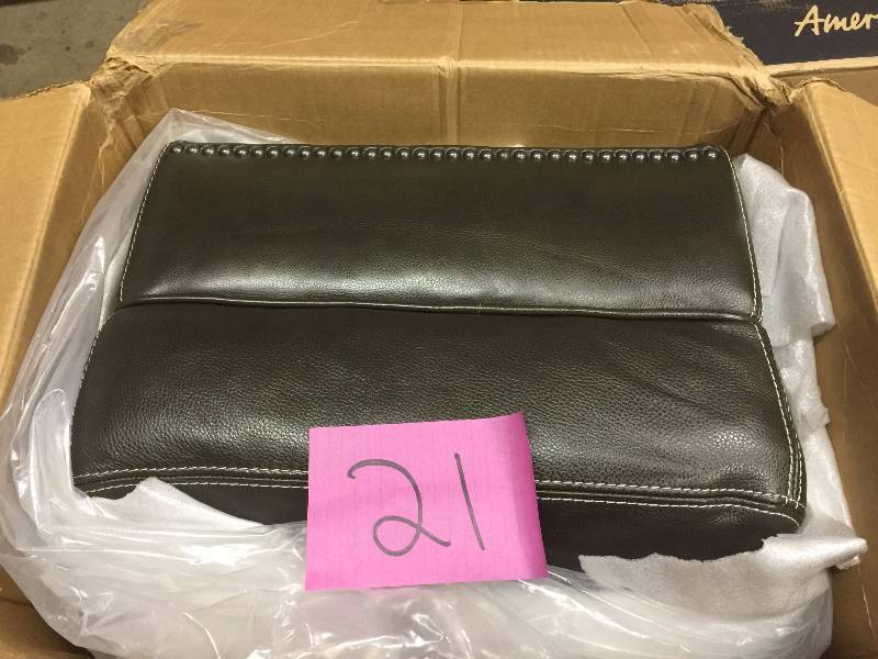 lot 21 image: Charleston Leather Ottoman New