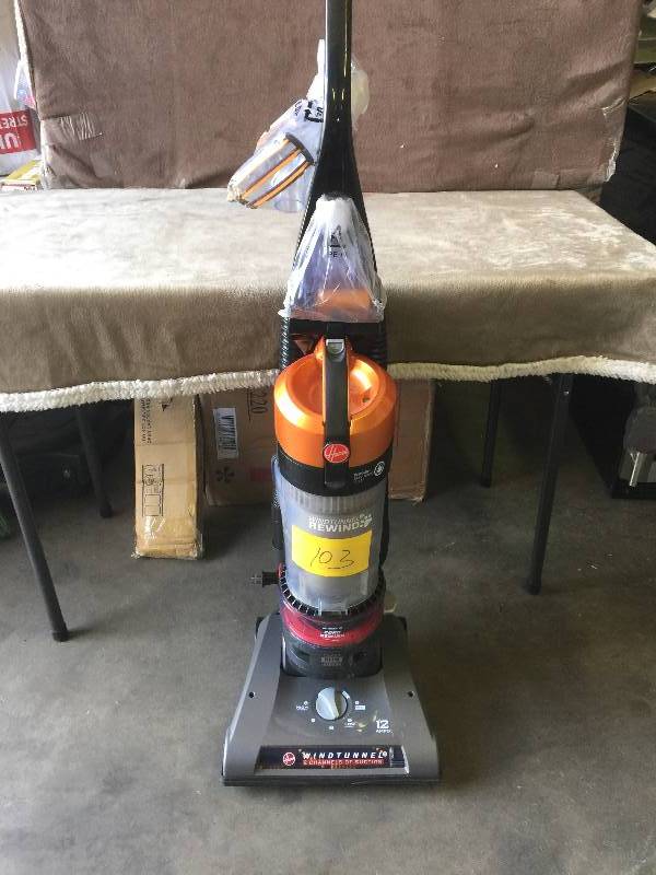 lot 103 image: Hoover Rewind Vacuumm Used Tested works
