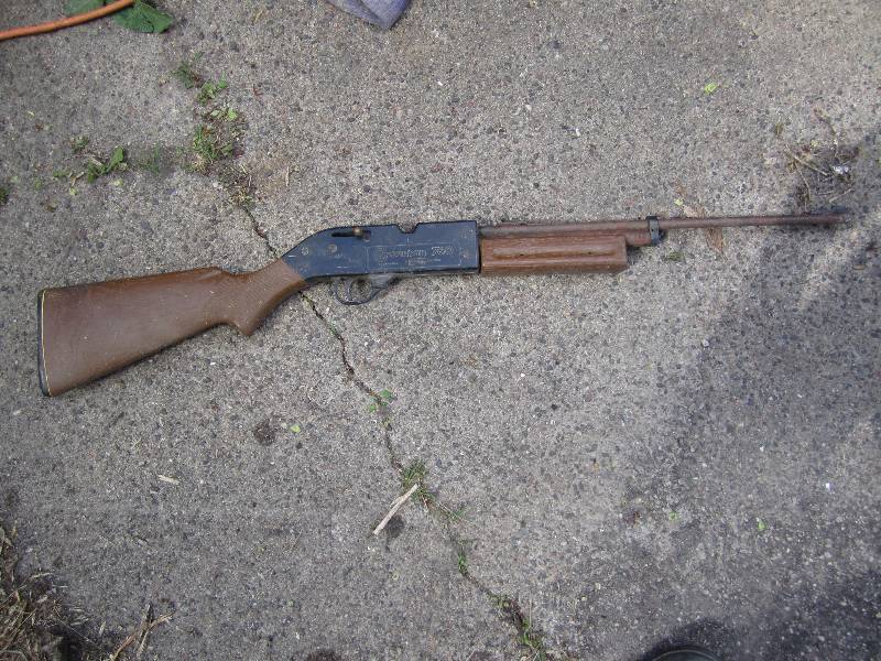 lot 101 image: Crossman 760 air rifle .177 cal BB...