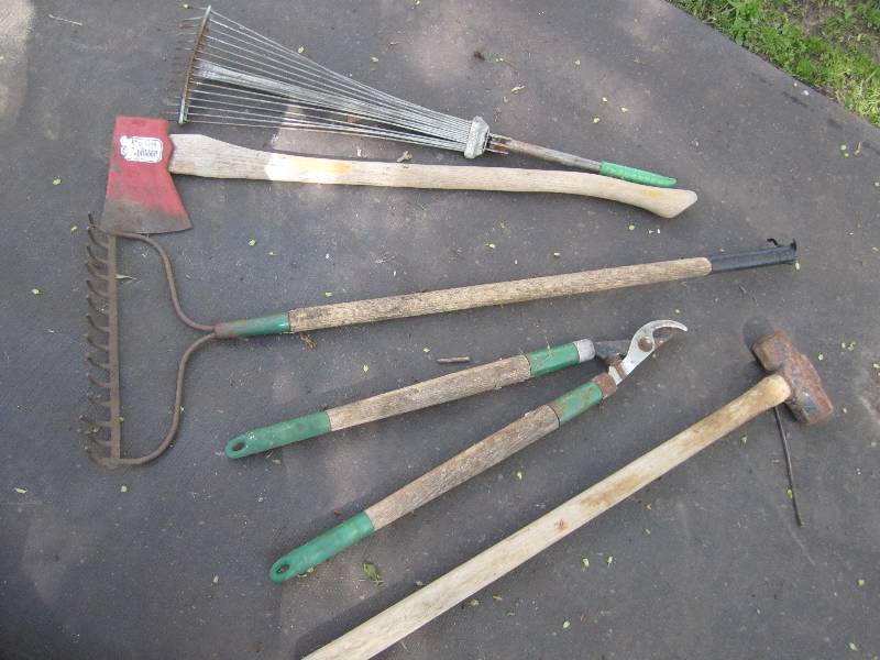 lot 112 image: Lot of hand tools...