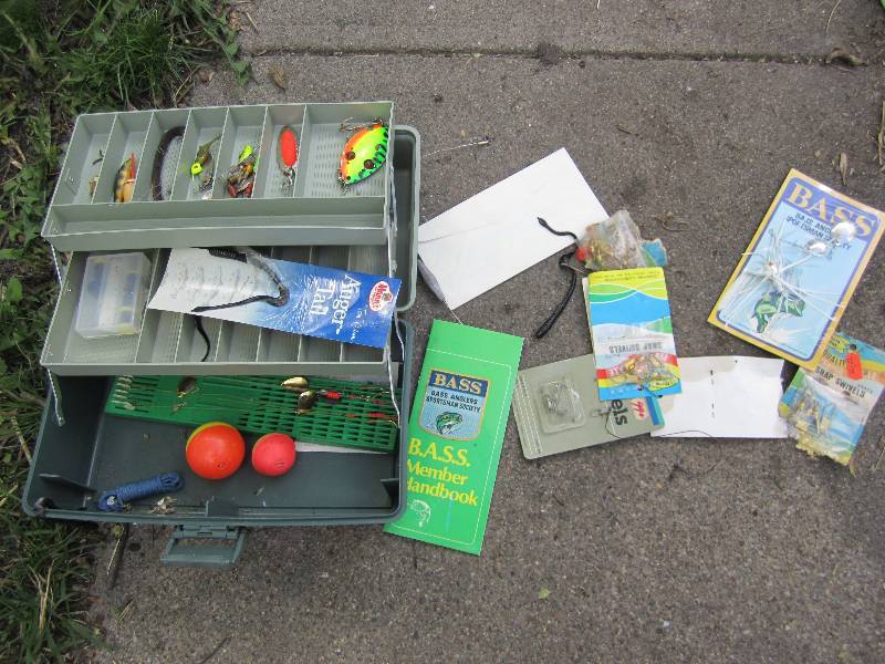 lot 128 image: Tackle box with assorted tackle...