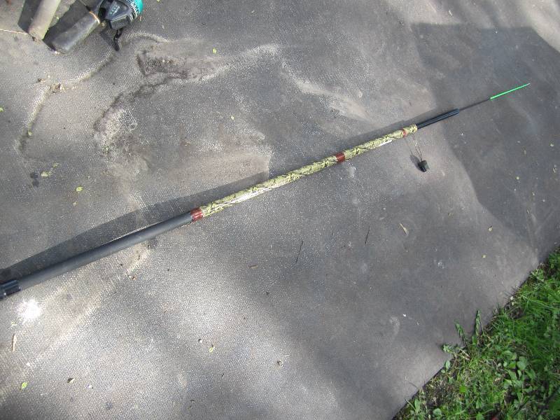lot 137 image: Fish Hunter telescoping rod...