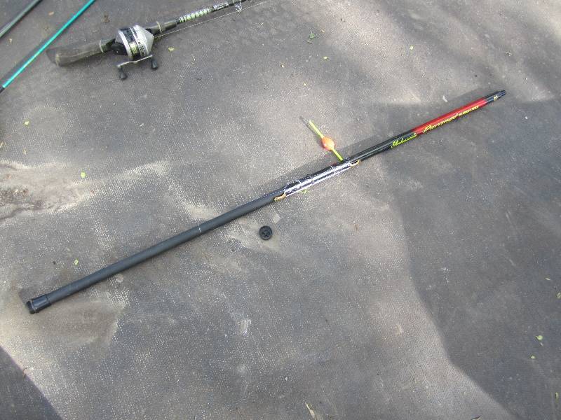 lot 139 image: Shakespear telescoping rod...