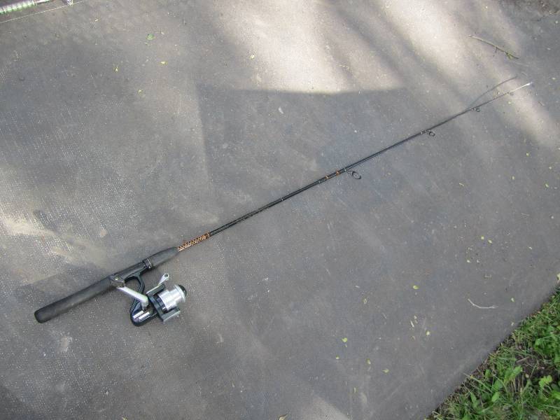 lot 142 image: Spinning reel on rod...