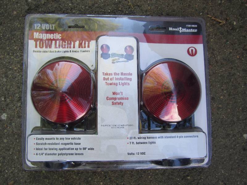 lot 160 image: New magnetic tow light kit...