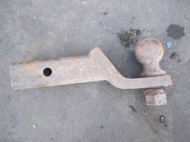 lot 175 image: 2 513 trailer hitch...