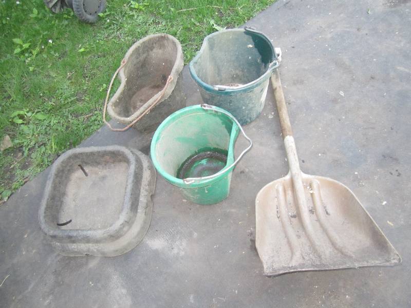 lot 185 image: Lot of livestock supplies, buckets ...