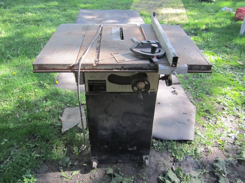 lot 198 image: Rockwell table saw, works...