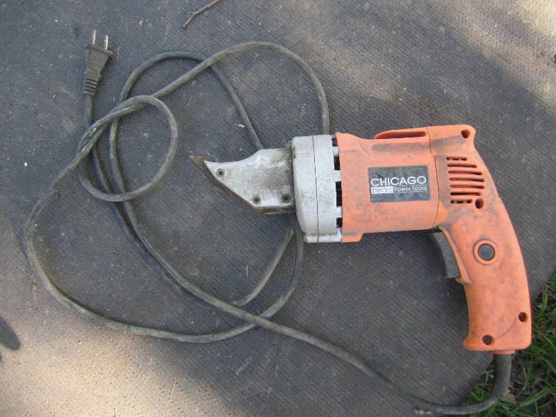 lot 203 image: Chicago 14 guage swivel head shear...