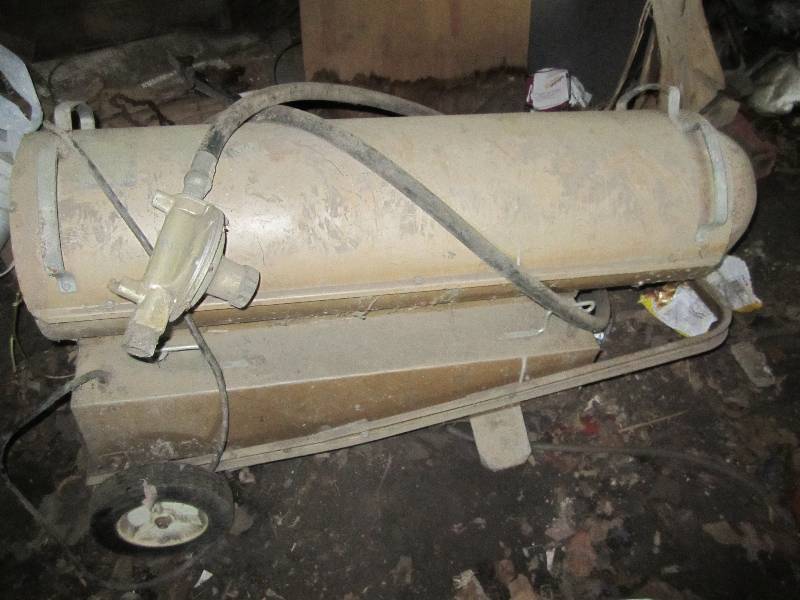 lot 206 image: Heater, appears to have LP gas conn...