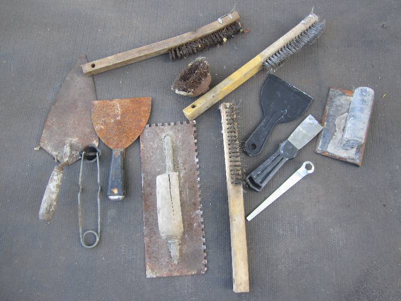 lot 236 image: Lot of brushes, sparker, trowels