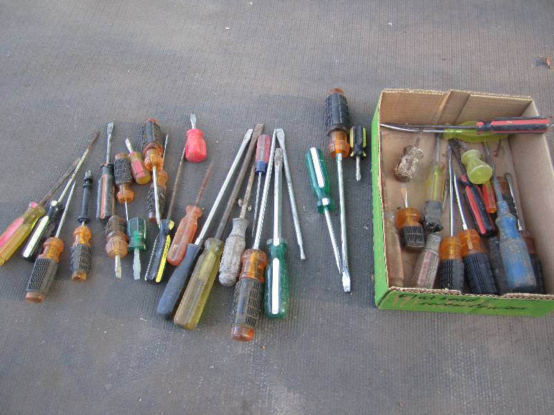 lot 249 image: Lot of mainly flat screwdrivers...