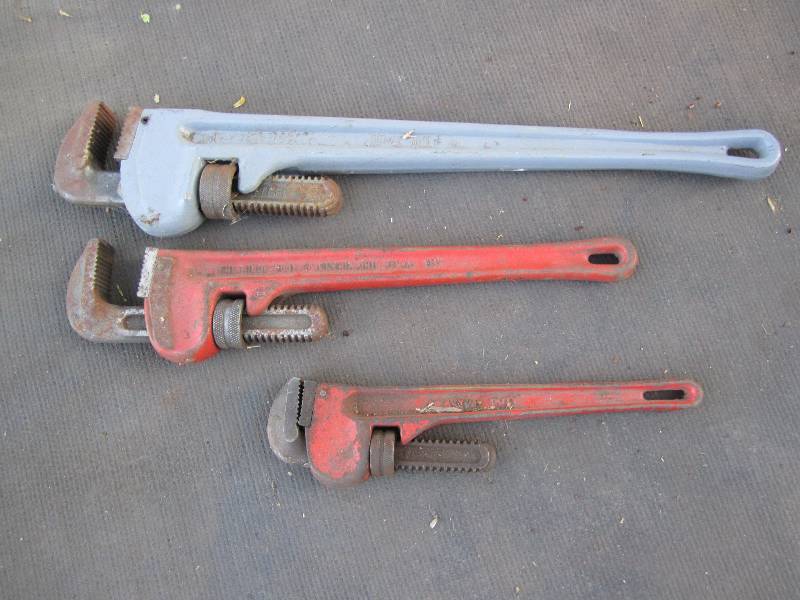 lot 259 image: 3 pipe wrenches...