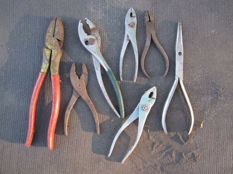 lot 261 image: Lot of pliers...