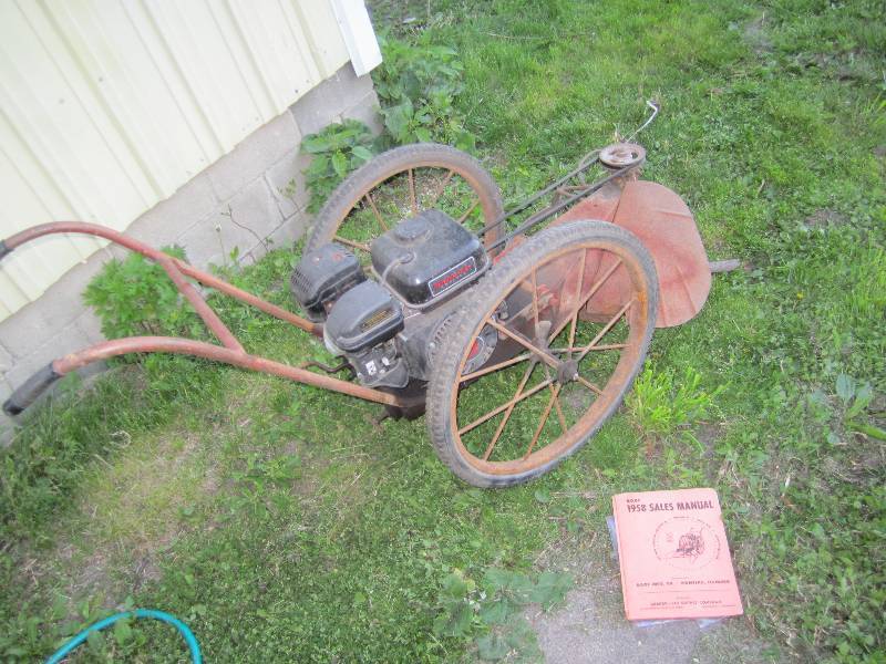 lot 276 image: Vintage Roof Variable pitch lawn we...