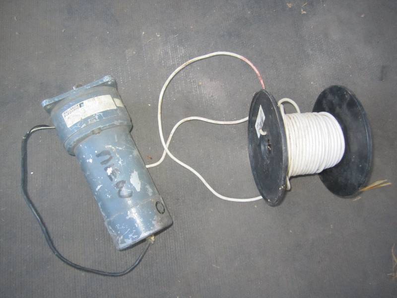lot 281 image: Electric motor and spool of wire...