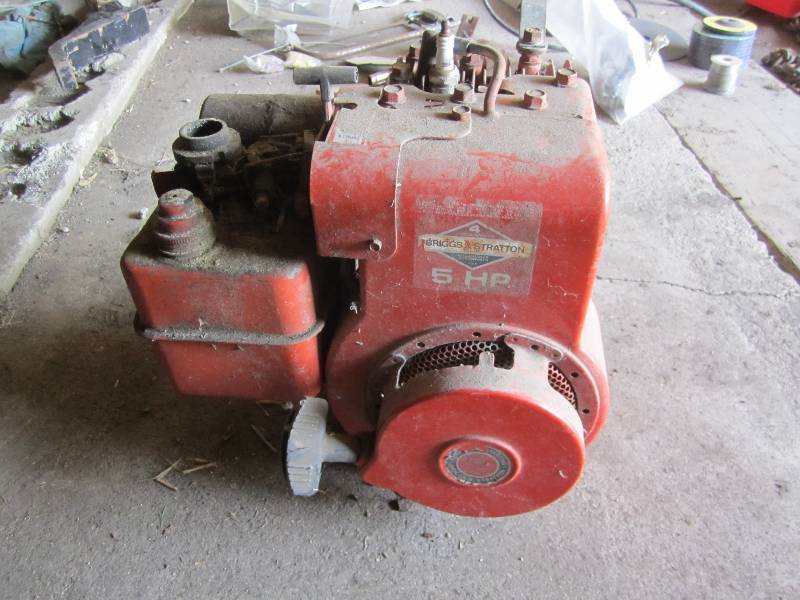 lot 289 image: Briggs & Stratton 5 HP motor, untes...