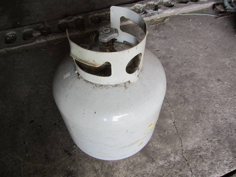 lot 304 image: Propane cylinder...