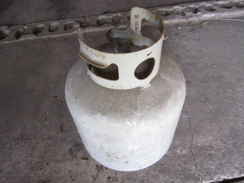 lot 305 image: Propane cylinder...