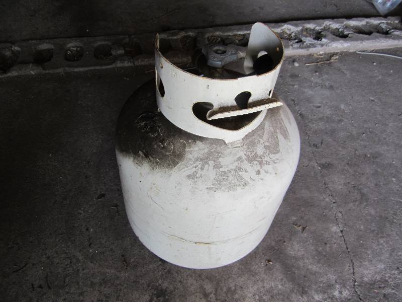 lot 306 image: Propane cylinder...