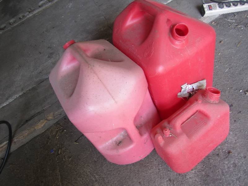 lot 309 image: Lot of gas cans, no spouts...