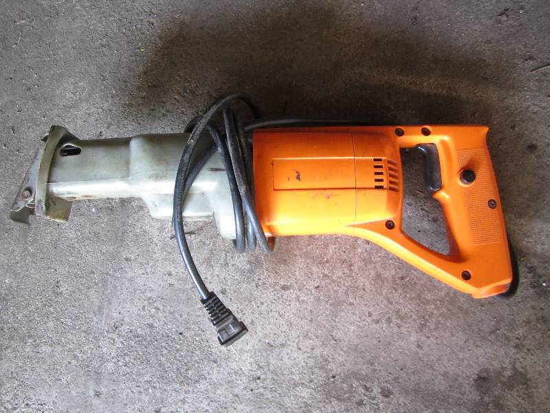 lot 318 image: Sawzall...