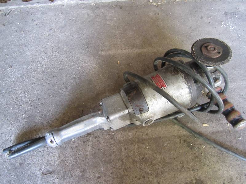 lot 319 image: Black & Decker grinder, cord is fra...