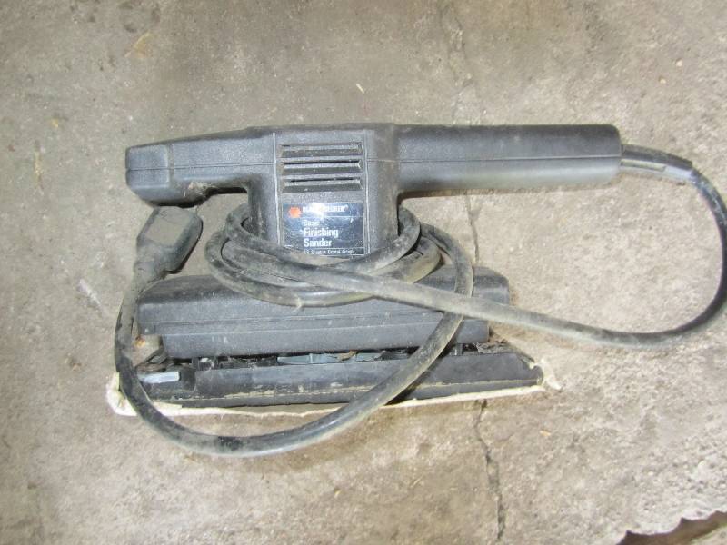 lot 334 image: Black & Decker finishing sander...