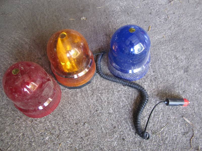lot 339 image: Magnetic vehicle light with 2 cover...
