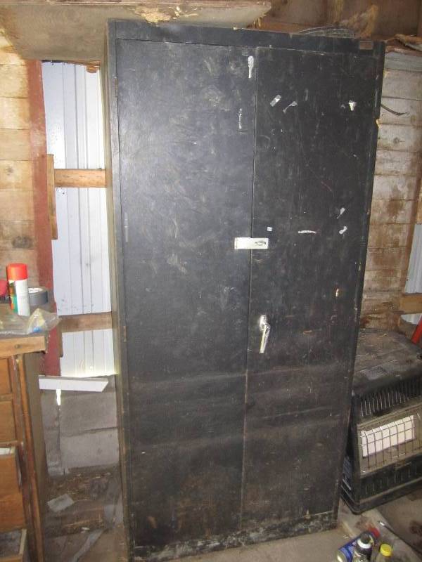 lot 341 image: Metal shop cabinet, 3 wide 6.5 ta...