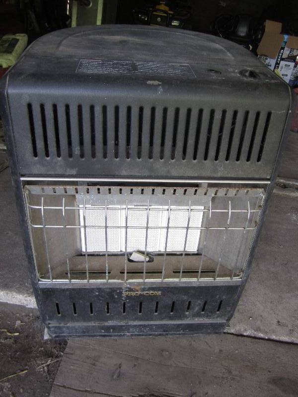 lot 358 image: Pro Com heater, runs off propane cy...