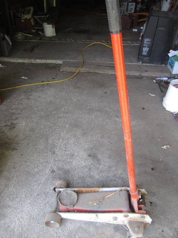 lot 359 image: Floor jack...