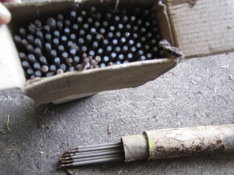 lot 368 image: Lot of welding rods...