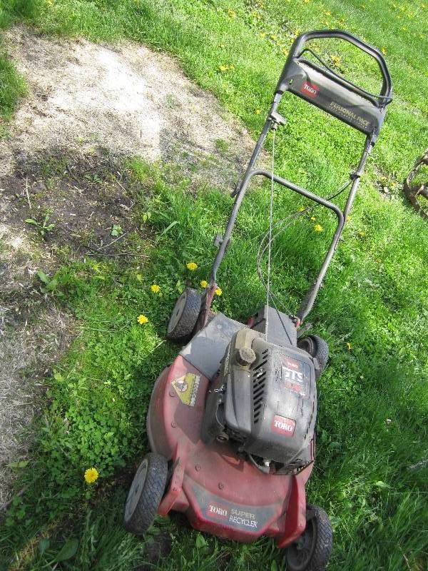 lot 370 image: Toro GTS push mower...